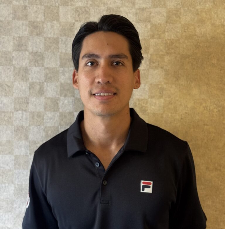 Santiago-tennis-instructor-club-at-harpers-point
